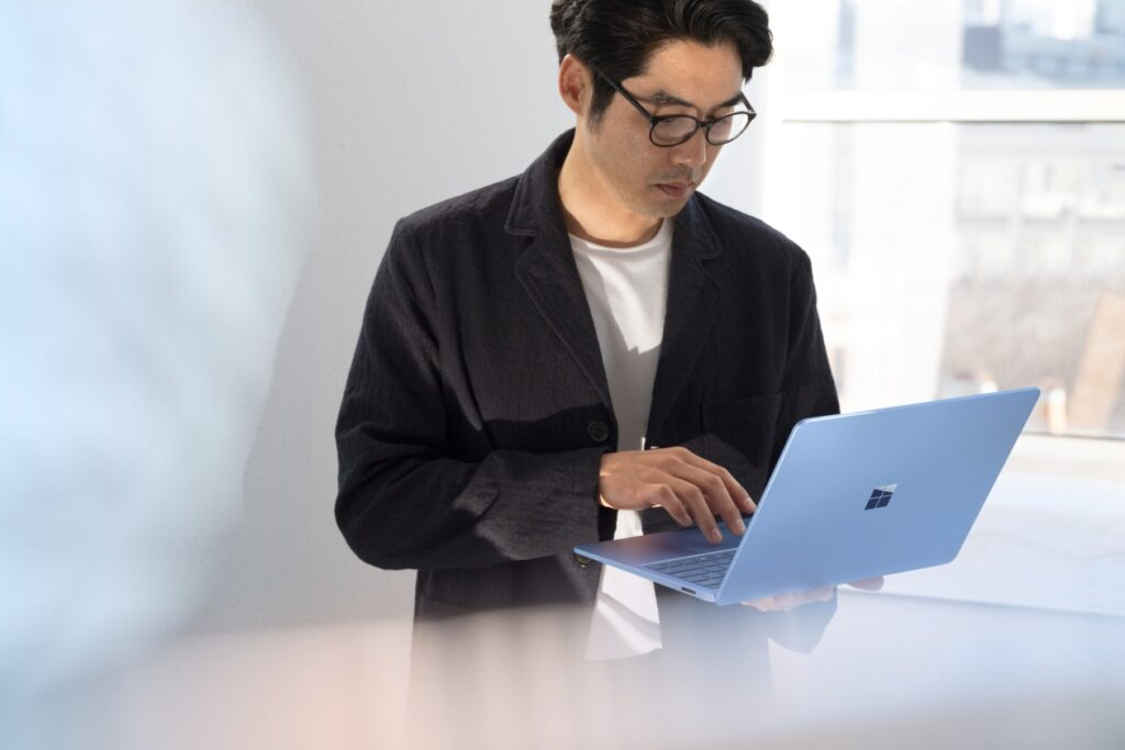 Kích hoạt các trợ lý ảo trong Microsoft 365 Copilot Chat